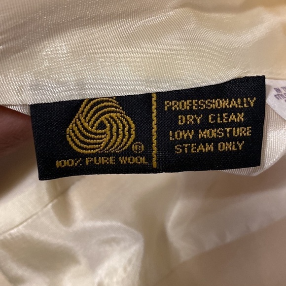 T. Edwards Vintage yellow short waisted jacket. - Picture 9 of 9